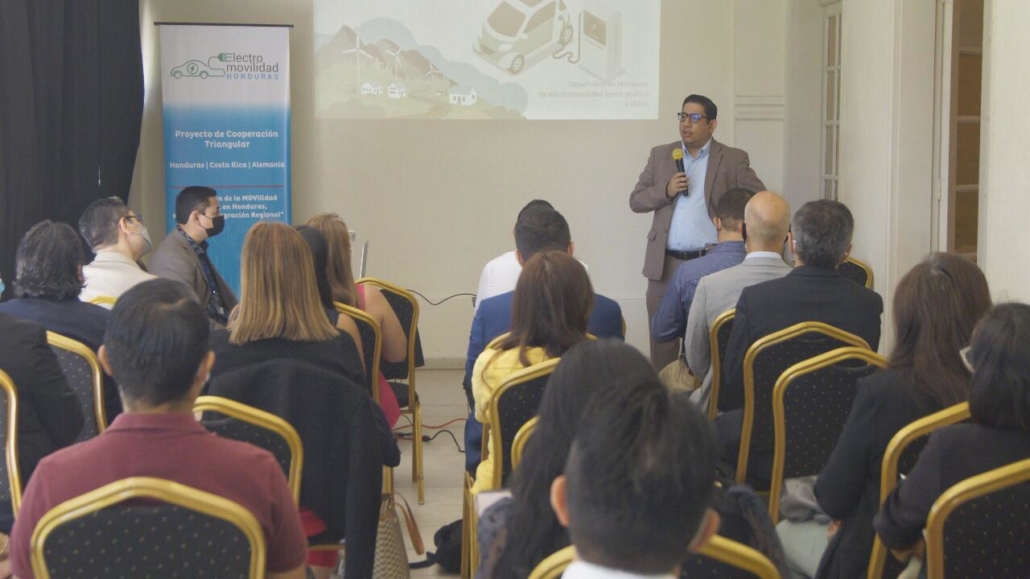 Intercambio de experiencias y conocimientos para despegar la movilidad eléctrica en Honduras